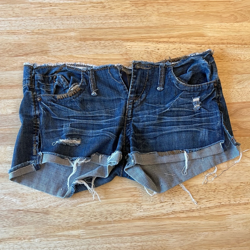 (🧡 $2 when you bundle) Cut off Jean shorts. Size medium.
